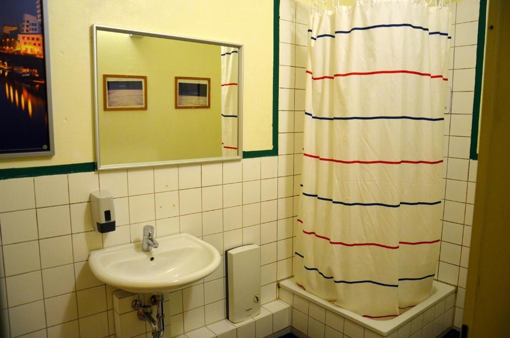 Auberge de jeunesse Backpackers Duesseldorf - Self Check-In Extérieur photo